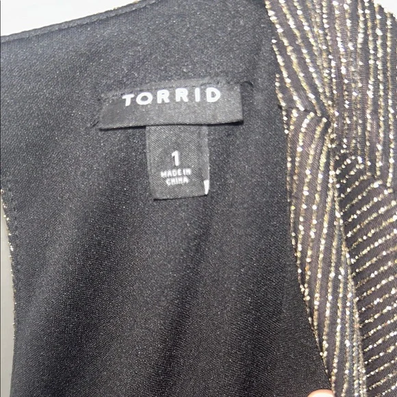 Women's 14/16 Torrid Black and Gold Shimmer Surplice Jumpsuit (Torrid 1), EUC - Picture 5 of 7